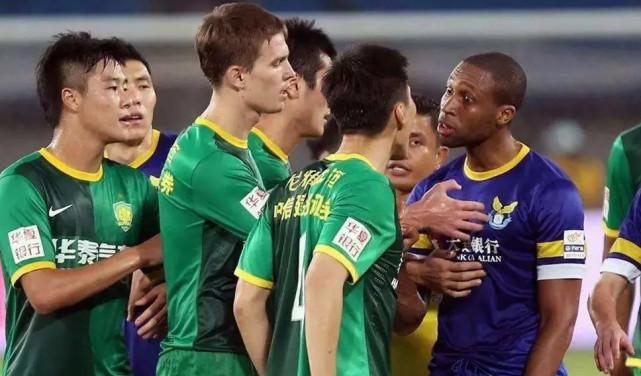 Lối chơi bóng đá hiệp một và t