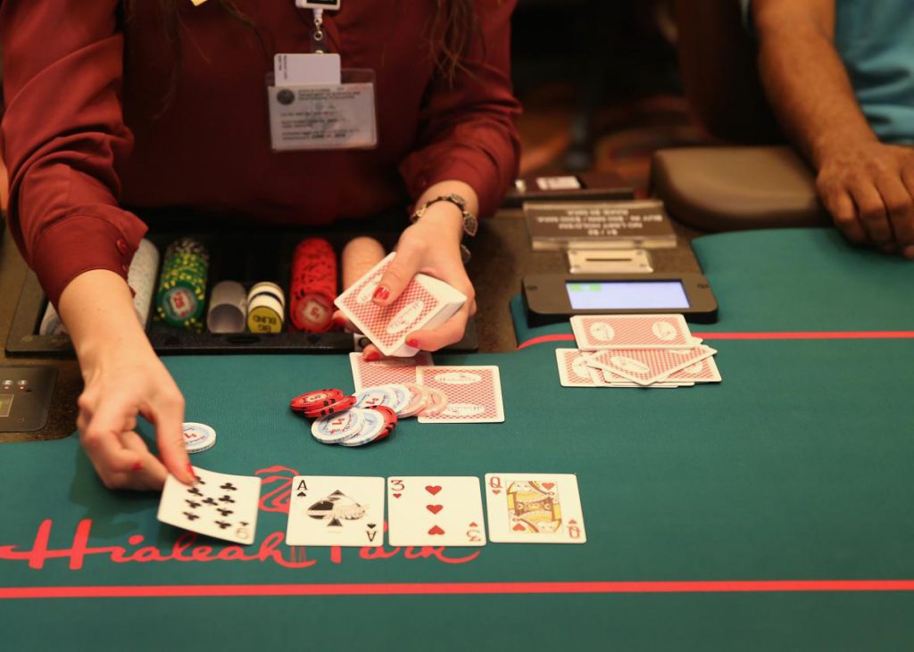 Hướng Dẫn Luật Chơi Bài 21 (Blackjack) T